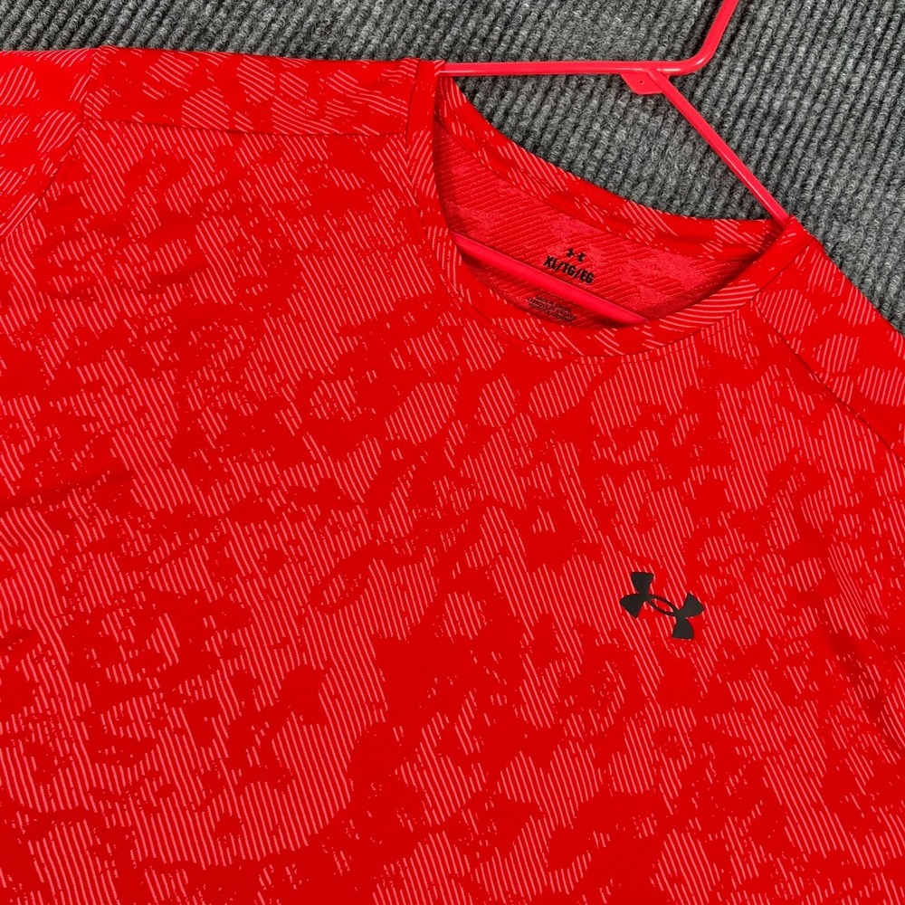 Under Armour Shirt Mens XL Extra Large Red Short Sleeve Loose Fit Workout Active
